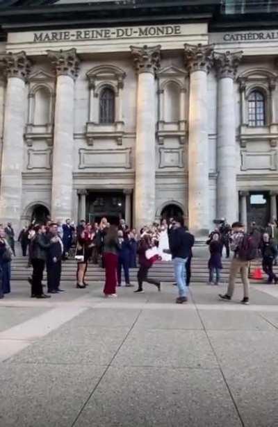 Iranian protestors crossed a wedding ceremony and cheered up for them.