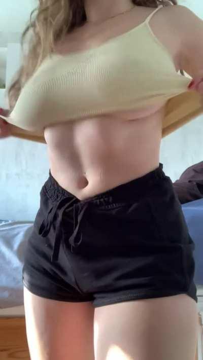 I’m tiny & fuckable 😝