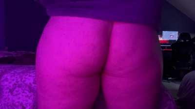 Black men turned me into a bitch. I love shaking my ass for real men 😌