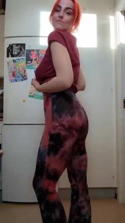 Halloooo! Just sharing my lil outfit (and making sure my friends didn't see me recording haha) 🧡💋