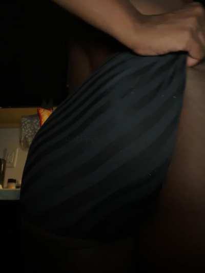 come chill with me 🍷 