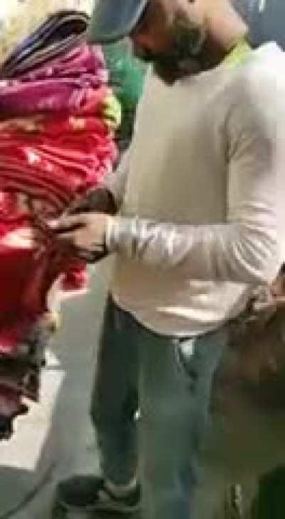 Apartheid...! A Hindutvadi woman stops 2 street sellers and asks for their IDs to determine their religion. Seeing that one of them is a Muslim, she threatens to harm him if he ever comes to their neighborhood again. The Hindu street seller is allowed to 