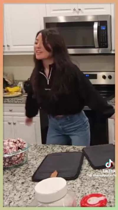 Panda 🐼 Just Can't Twerk...