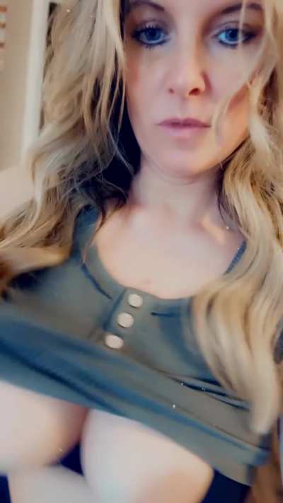 A little boob bounce for you!