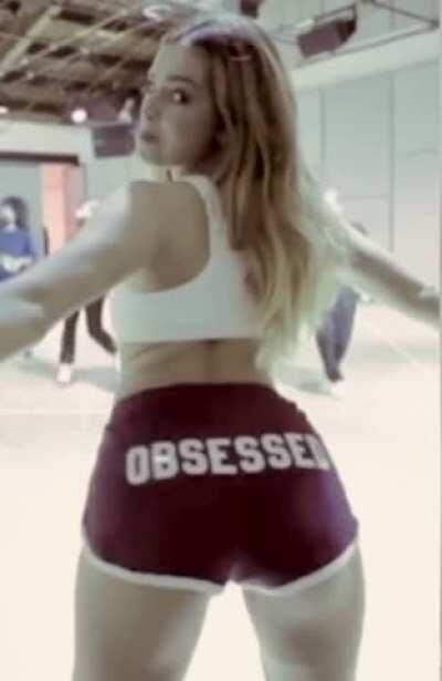 Addison twerking slow motion