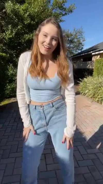 Imagine she pulled her pants down Good Lord Taylor is Hot