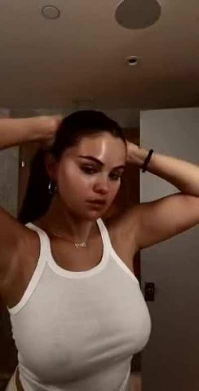 Sensual Selena Gomez