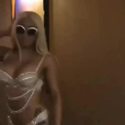 Cardi B Get on my Level 