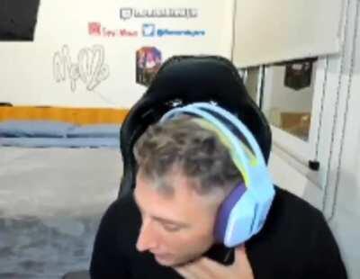 Bana cuando Lee un chiste de pelado