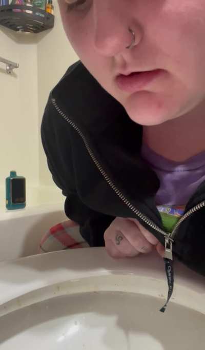 Puking with nothing but sheer desire…. 😇🙃🤭