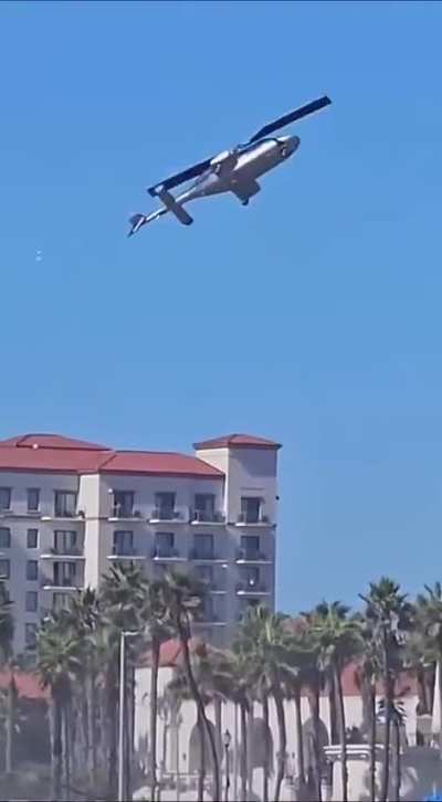 Helicopter crashes near California beach, 5 injured including 3 bystanders on the ground