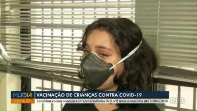 Menininha de 10 anos diz que ficou muito sozinha e sem amigos desde o começo da pandemia e apela para que todos tomem vacina. Muito comovente!
