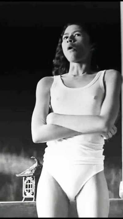 Zendaya slow-mo underwear 🔥