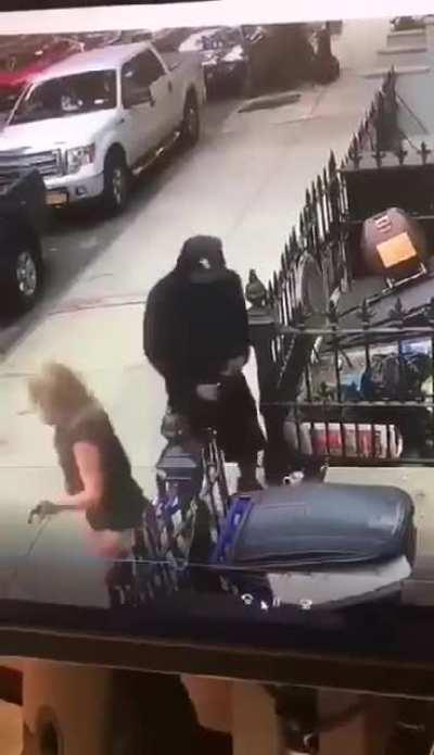 Just look at this crazy dude 👀🤦🏿‍♂️