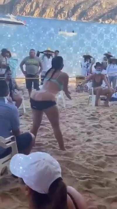 Sirena shaking that phat ass in Mexico