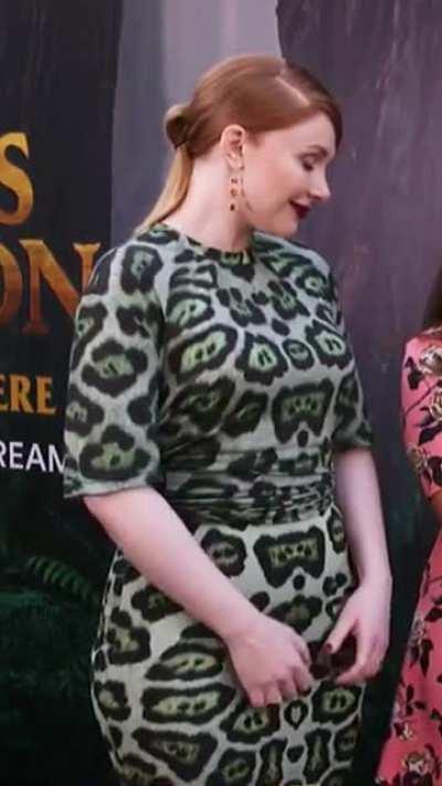 Can’t get enough of BDH in this dress. It really accentuates her THICC thighs!