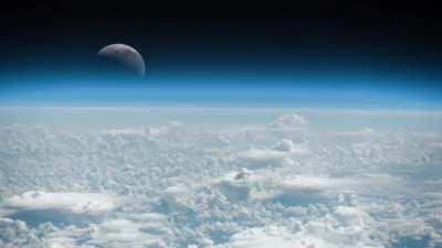 Orbital moonset recorded on the ISS