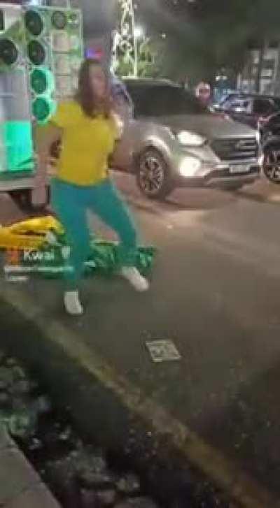 E a rave golpista segue firme