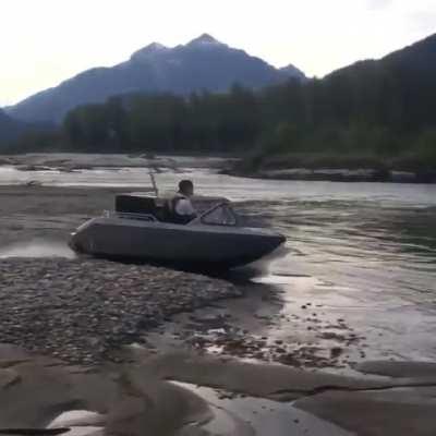 Boat headed straight towards the shore