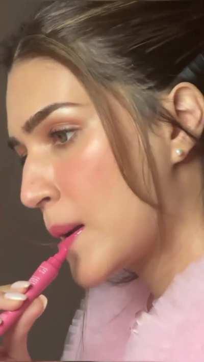 Kriti Sanon Lucky Lips 💋🥵
