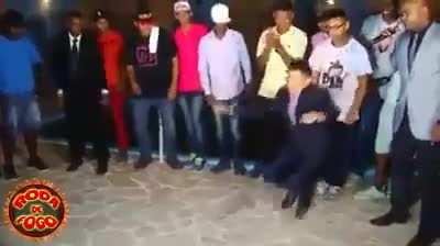 Funk singer found Jesus! Now he uses his talents and sings gospel funks and this church was never so fun!