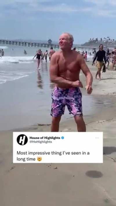 This dad is better than your dad at frisbee