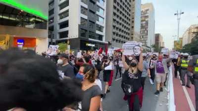 Primeira manifestação da sequência de sábados pelo #ForaBolsonaro, hoje na Paulista.
