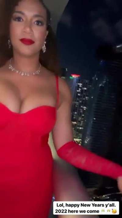 Ros ready 4 New Years !!!