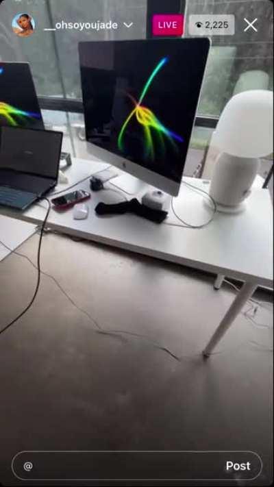 Jade live 😍😍( my phone froze sorry y’all)