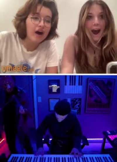 These two girls surprised with River Flows in You! by; yiruma