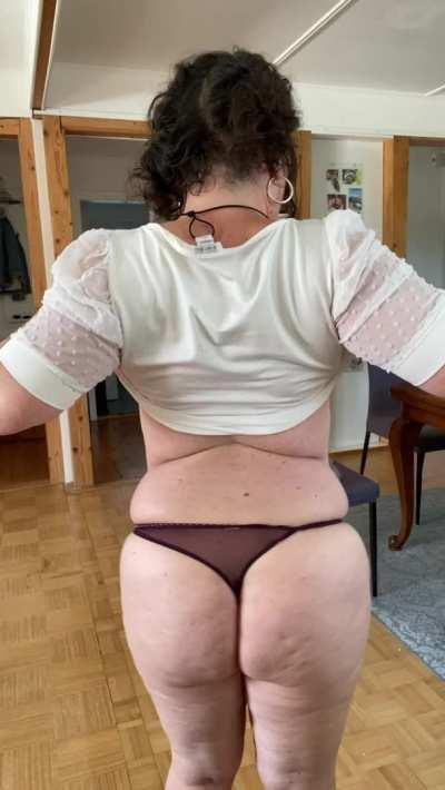 Who wants to cum on my face?