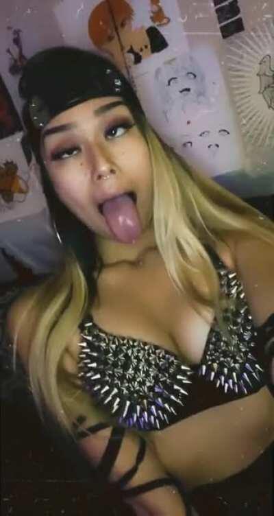 Cum check out my only fans babygirlvi IG:lit_dumpling