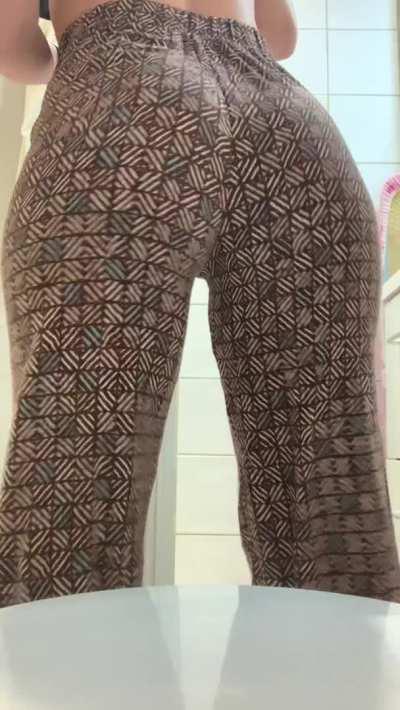 Spank my bootie if you’re sorting by new 😜