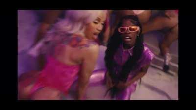 Cardi B point me 2 da Sluts ð