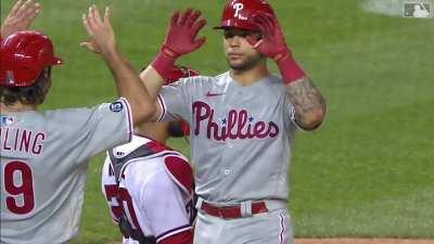 [Highlight] Marchan hits his second homerun in his career to tie it up for the Phillies in the sixth!