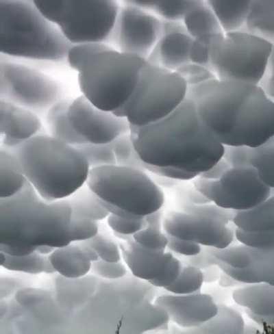 Mammatus Clouds (Bubble storm clouds) in Argentina