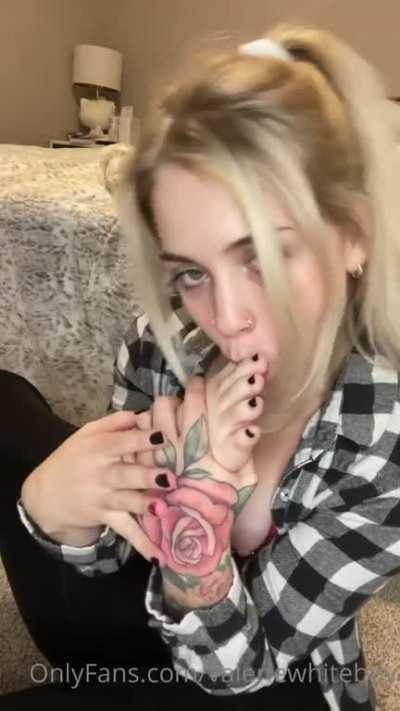 self worshipping babe