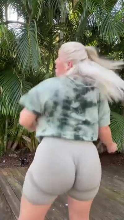 The 🍑 EPIC and she knows it!