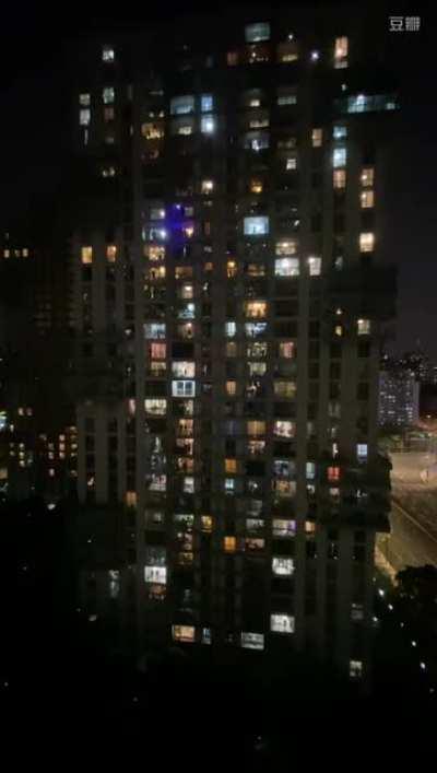 《we are the world》上海某小区自发组织