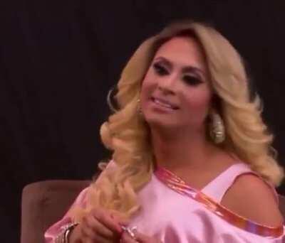 this Naysha Lopez meme is just... gold