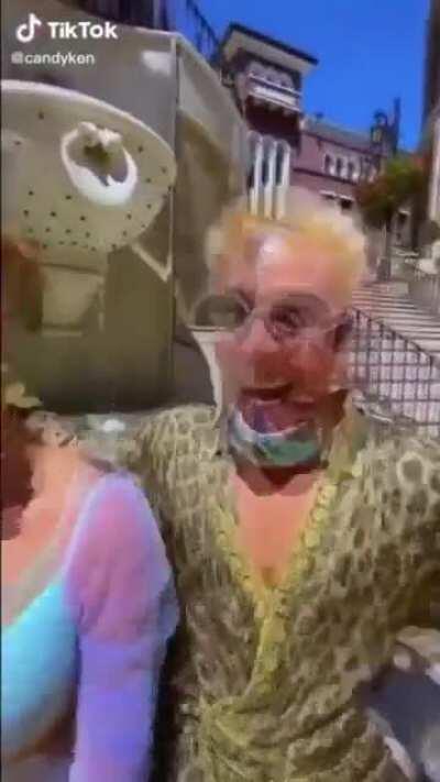 Please laugh 👈😂👈