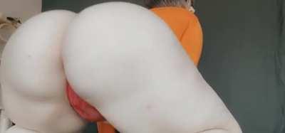 Did ya know Velma had such a big booty ❤️🧡