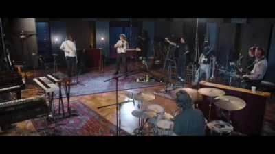 Does anyone know how to recreate the ambiance build up sound in these two clips? any help is appreciated