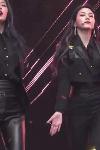 AOA - Seolhyun & Hyejeong