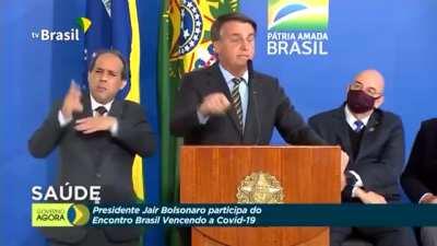 Bolsonaro chama repórteres de 