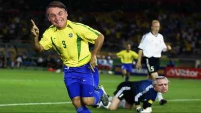 ♪ A Bolsonaro vas a ver, la copa nos va a traer... ♪
