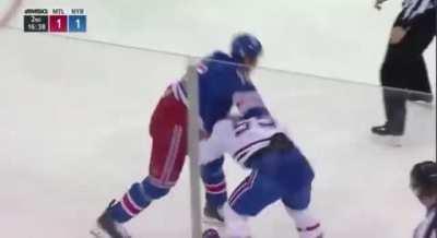 Michael Pezzetta tries fighting Ryan Reaves, instantly regrets it