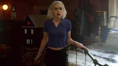 Love how tiny Kiernan Shipka looks here