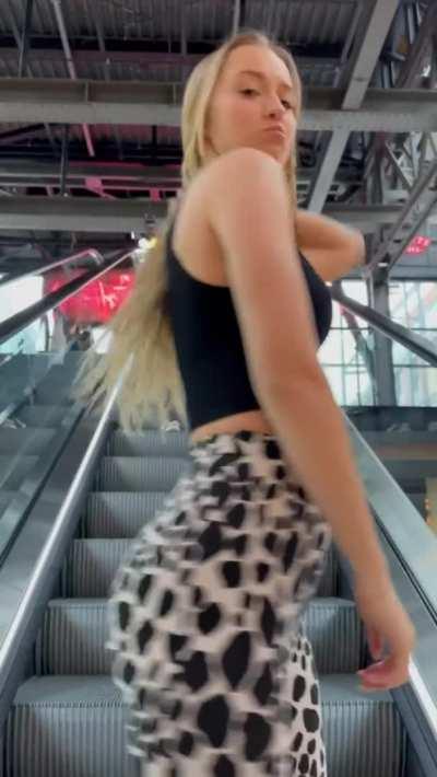 attention passengers: petite boobs just appeared on the escalator :P