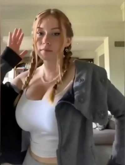 Slim and stacked holy shit gingybxtch.offical